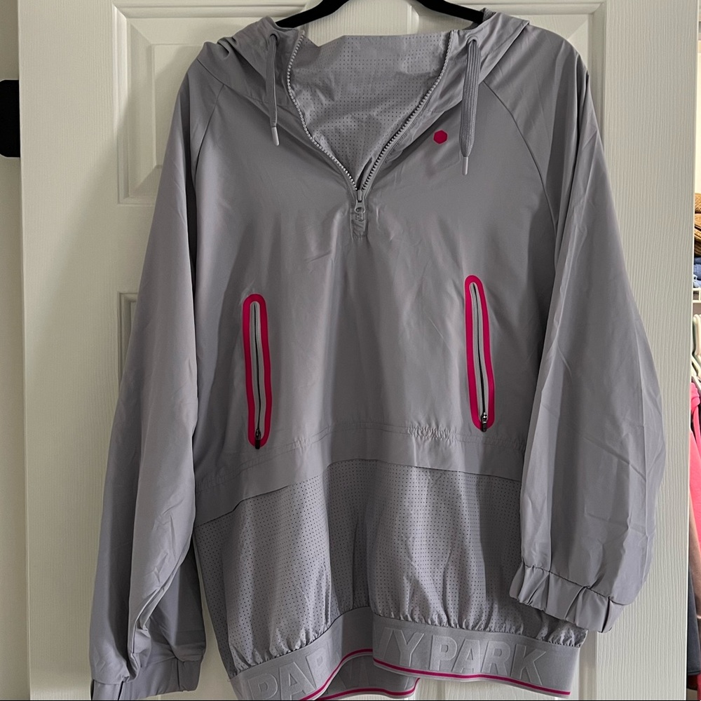 Women’s Ivy Park Pullover Windbreaker Size Medium NWOT